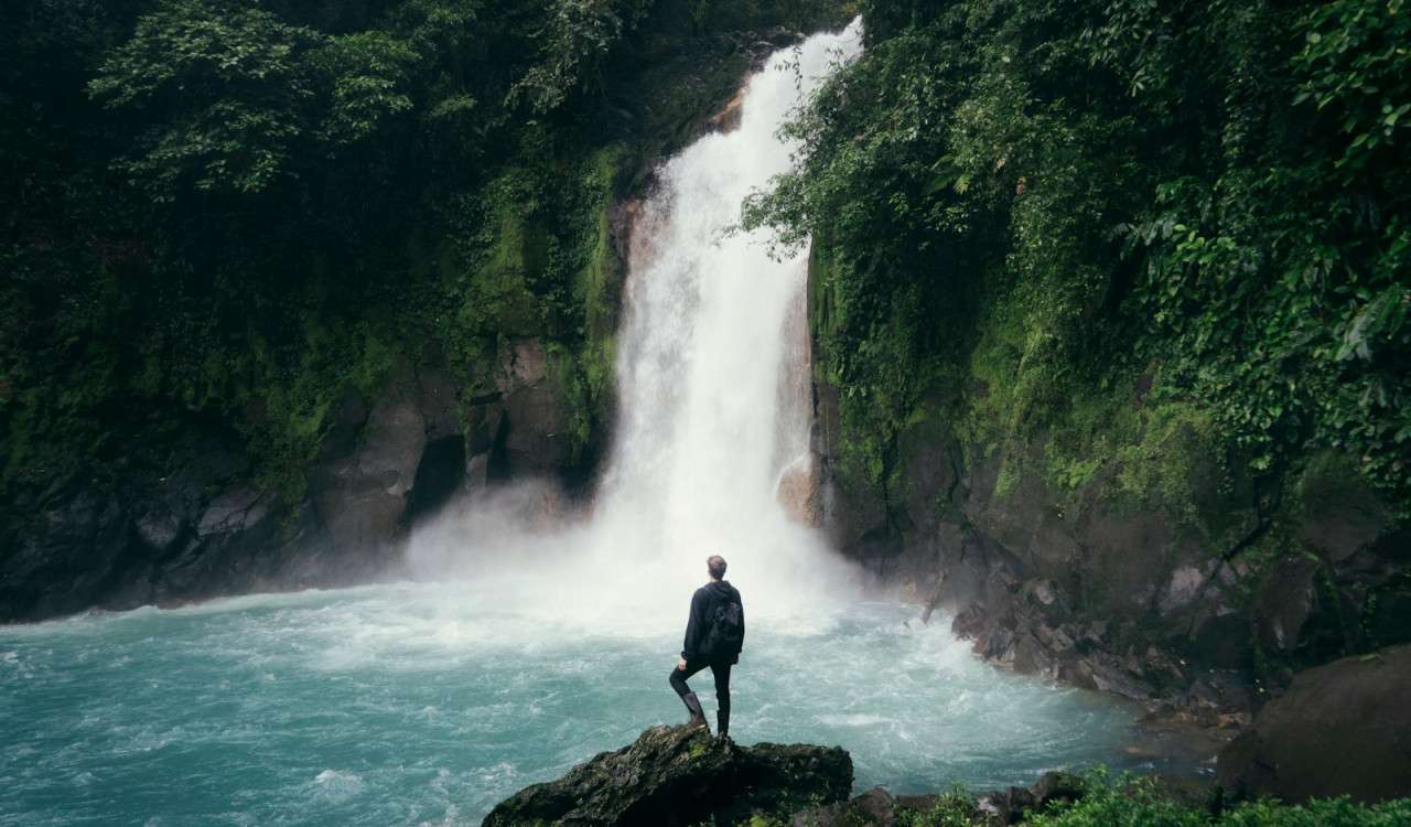 Beginner Work Abroad Ideas to Earn While Traveling